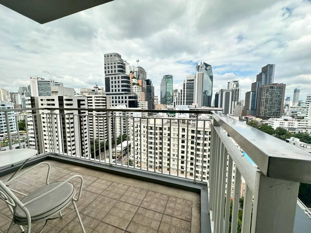 รูป LTHC15628 - Luxury Condo for Sale Phrom Phong | Spacious Family Residence | Near BTS Phrom Phong | 26 MB - รูปที่ 1/6