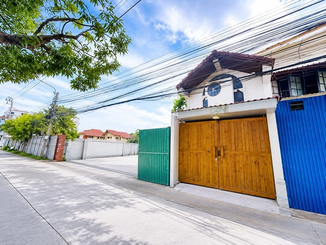 รูป ถนนสุขุมวิท 62-68 บ้าน 2ชั้น AIRBNB โฮมออฟฟิศ 7นอน 4น้ำ ใกล้ BTS อุดมสุข 390 ม. พื้นที่ 56 ตร.ว. 300ตรม. - รูปที่ 1/8