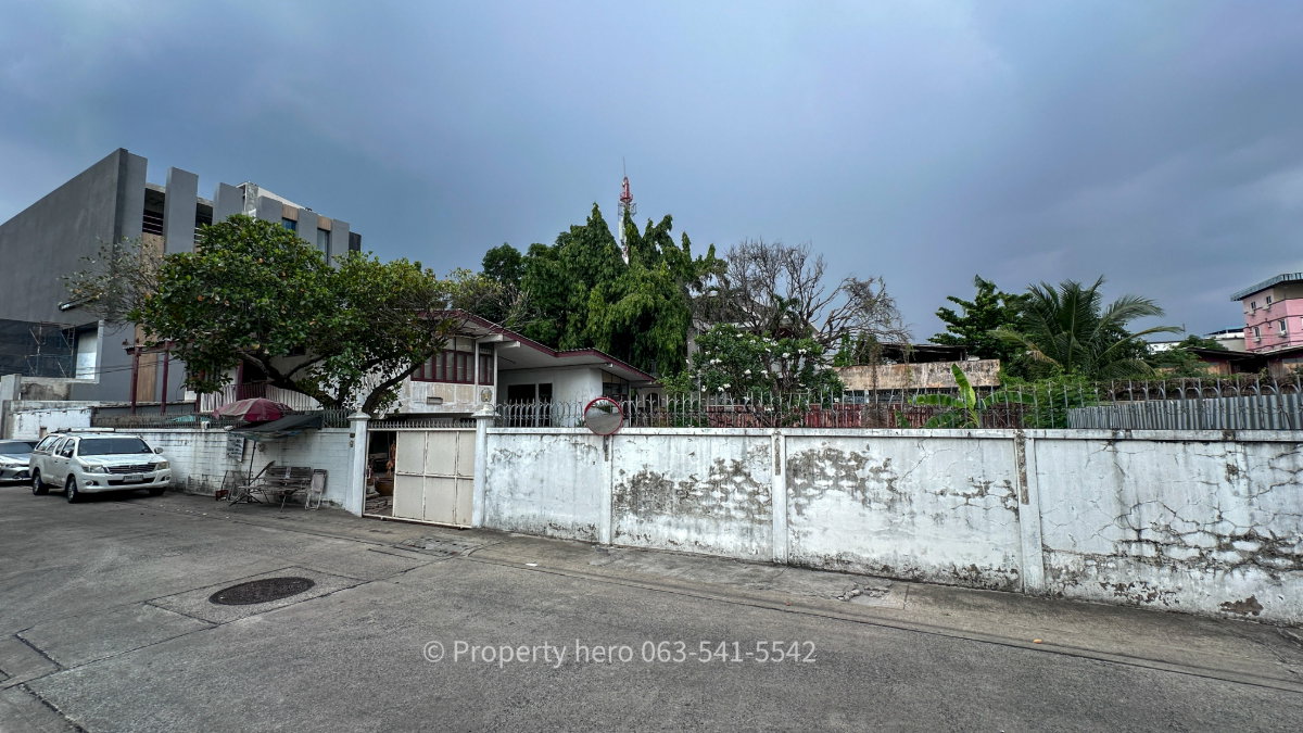 picture House for Rent + Large Land Plot in the Heart of Inthamara 67,000 THB/month - 20/36