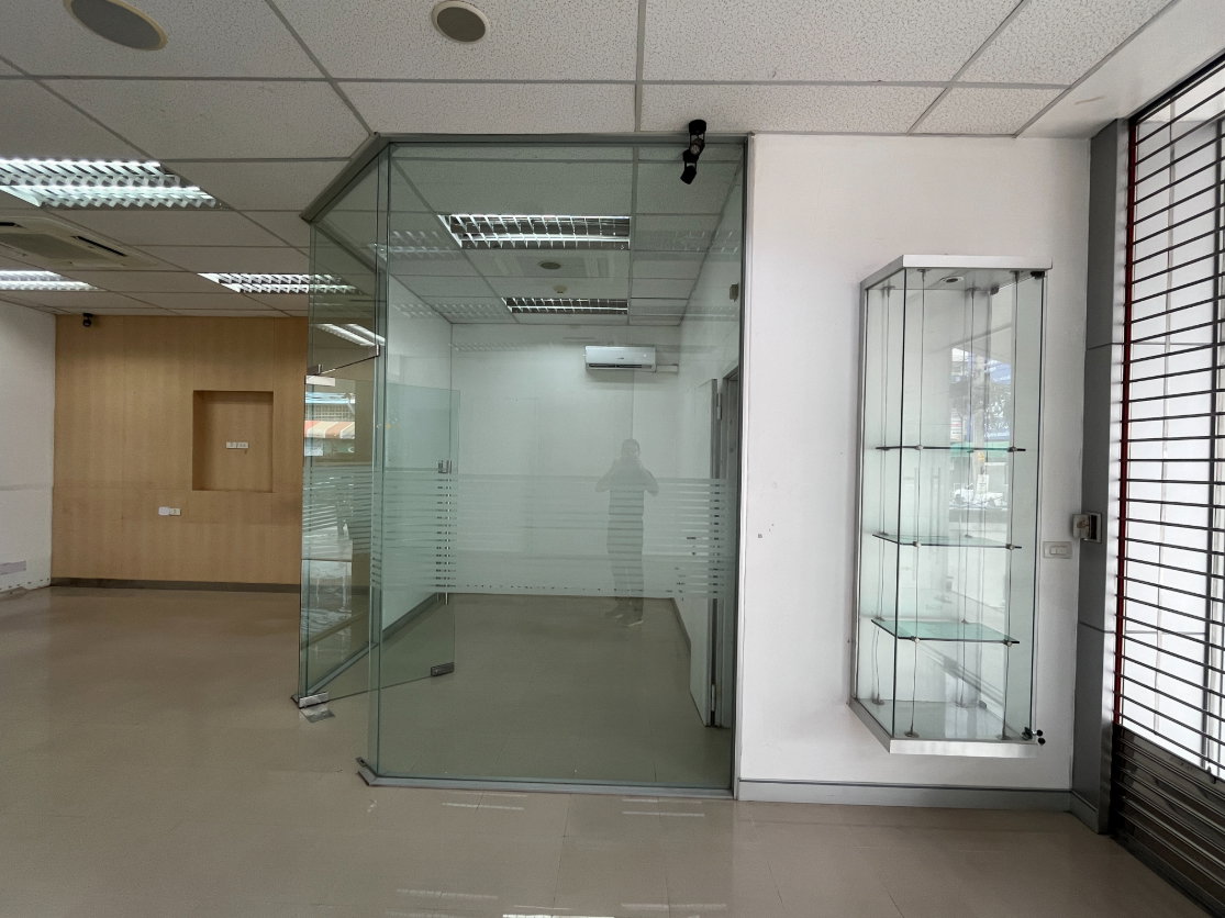 รูป อาคารสำนักงาน 2 ชั้น บนถนนสมบูรณ์กุล ราชบุรี รหัส 68-00184 หรือ 31542-0001 ติดต่อคุณสุชาติ - รูปที่ 11/15