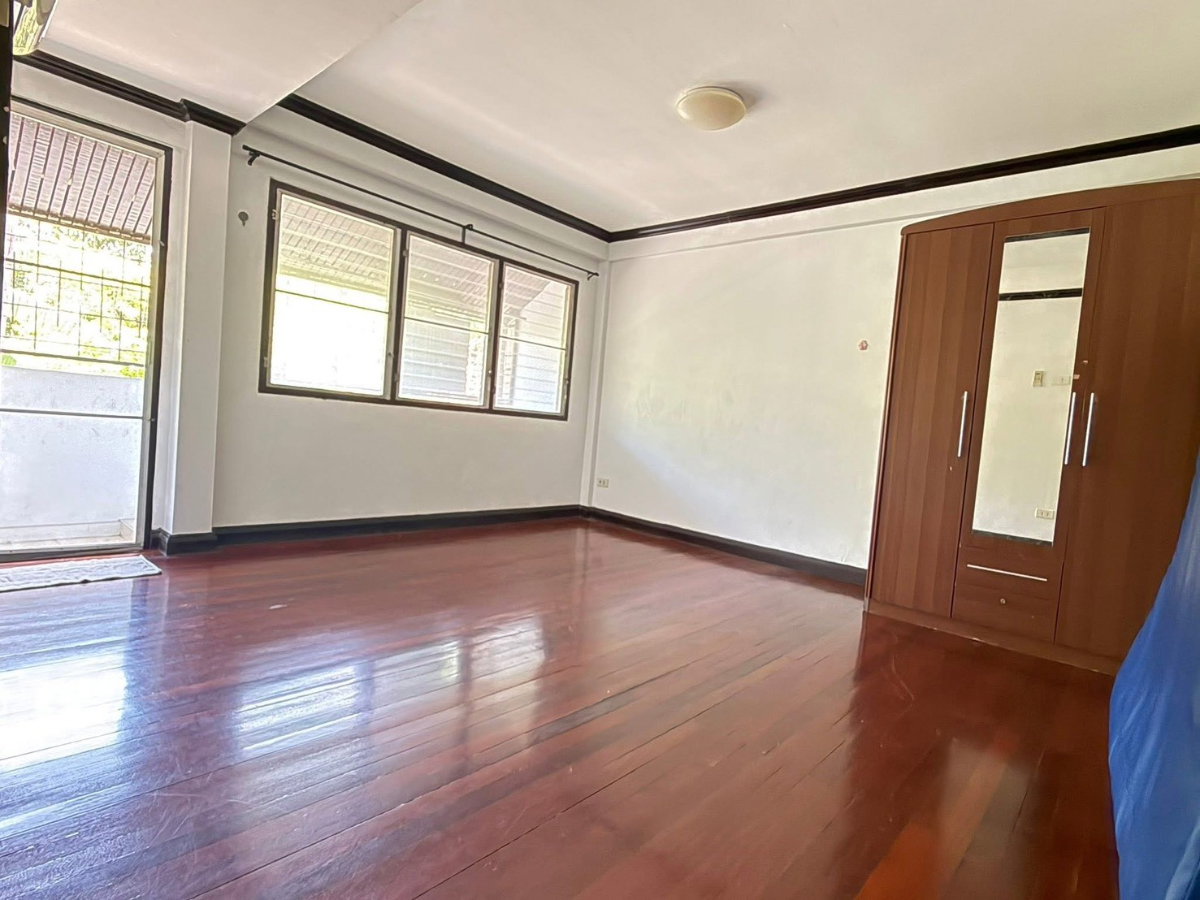 รูป 🏡 บ้านเช่าพร้อมอยู่! ทาวน์โฮม 2 ชั้น รามคำแหง 123 3 ห้องนอน 2 ห้องน้ำ บ้านหลังใหญ่ พื้นที่ใช้สอยเยอะ 📍 ซอยรามคำแหง 123 ทำเลดี เดินทางสะดวก  - รูปที่ 5/6