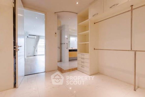 3-BR Condo at Wattana Heights near MRT Sukhumvit (ID 2964433)