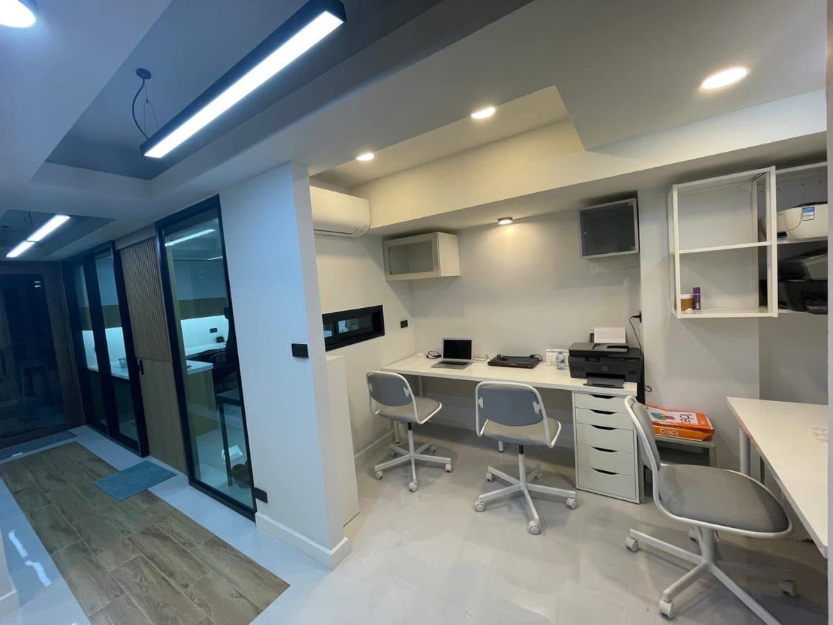 รูป 🏡 รหัส HF082 | ให้เช่า ทาวน์โฮมหรู 2 ชั้น (Home Office) ใจกลางรามคำแหง ใกล้ MRT สายสีส้มเพียง 450 ม.! - รูปที่ 1/13