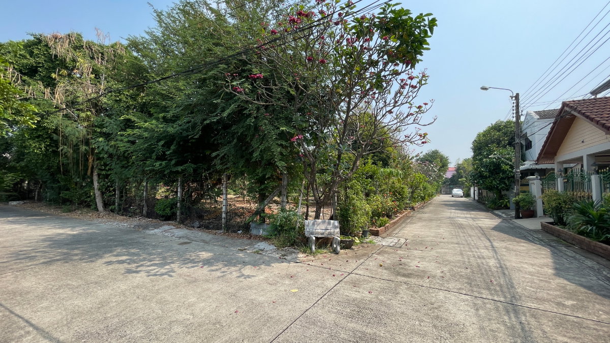 รูป ขายที่ดินเปล่าแปลงมุม 336 ตร.ว. ลาดพร้าว 87 แยก 18 ทำเลพรีเมียม ใกล้ Central Eastville - รูปที่ 2/7