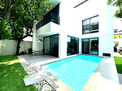 เช่าบ้านเดี่ยว สวนเบญจสิริ : LTHC15591 – Luxury House for Rent Thonglor | Spacious Private Residence | Near BTS Thonglor | 180,000 THB | บ้านหรูให้เช่า ทองหล่อ พื้นที่กว้าง ใกล้ BTS ทองหล่อ