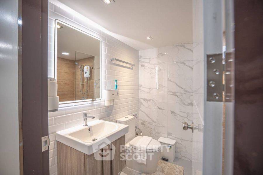 picture 1-BR Condo For Sale At Hillside Condominium 2, Near Nimmanhaemin (ID 2143630) - 8/10