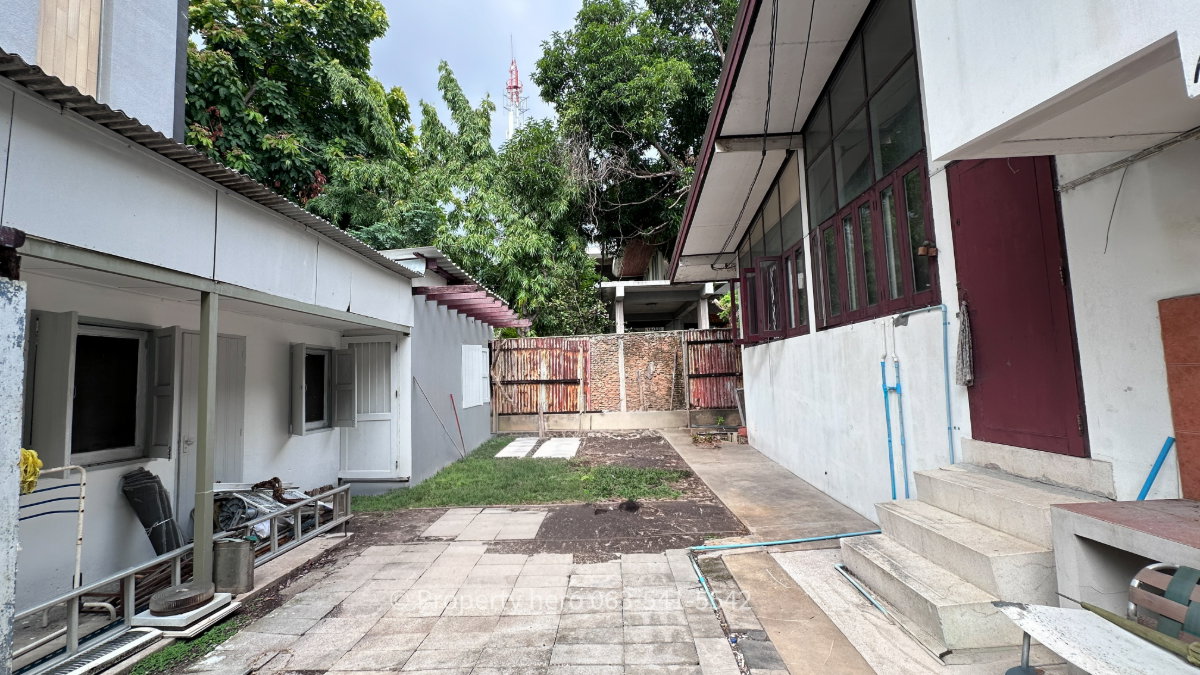 picture House for Rent + Large Land Plot in the Heart of Inthamara 67,000 THB/month - 31/36