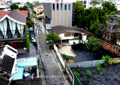 Houses for rent : House for Rent + Large Land Plot in the Heart of Inthamara 67,000 THB/month