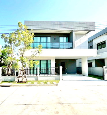 บ้านเดี่ยวให้เช่า : ให้เช่าบ้านเซนโทร บางนา (CENTRO BANGNA) ใกล้เมกา บางนา