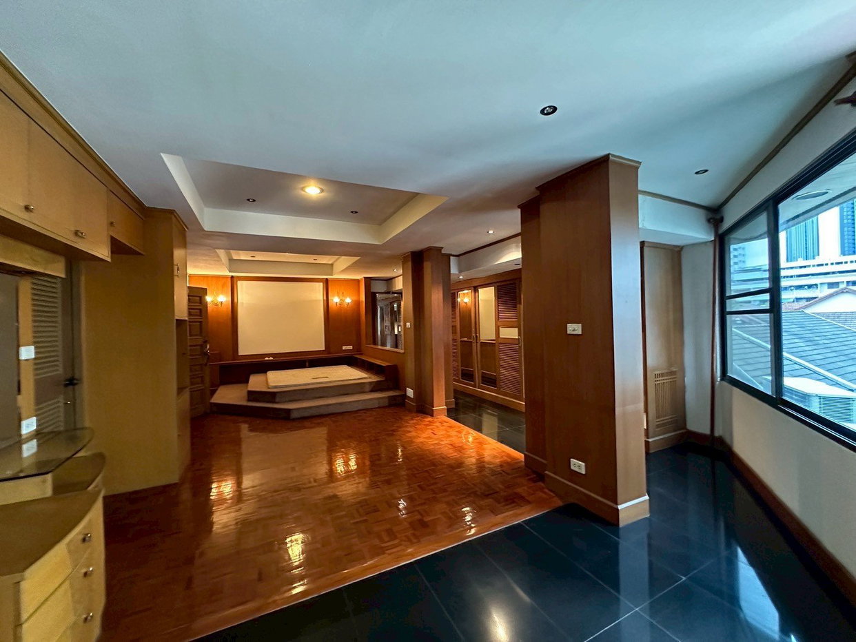 รูป Luxury Townhouse for Rent Thonglor | Family Home Ready to Move In | Near BTS Thonglor | 110,000 THB/Month | ทาวน์เฮ้าส์หรูให้เช่า ทองหล่อ เหมาะครอบครัว พร้อมเข้าอยู่ ใกล้ BTS ทองหล่อ 110,000 บาท/เดือน -LTH12646 - รูปที่ 1/9