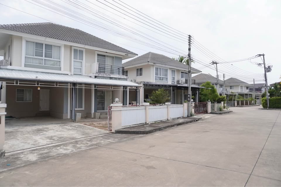 รูป บ้านในโครงการหมู่บ้านเงียบสงบ  บ้านมือสองสภาพใหม่หลังใหญ่  ระบบรักษาความปลอดภัย 24 ชม #CMR100216 - รูปที่ 11/11