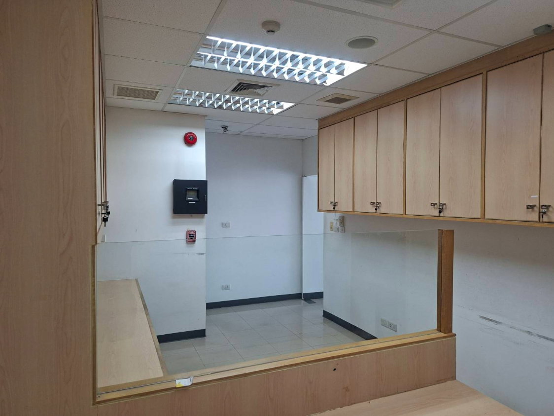 รูป อาคารสำนักงาน  ติดถนน แจ้งสนิท  อ. เสลภูมิ   จ. ร้อยเอ็ด (ติดต่อ คุณปิยะพันธ์) - รูปที่ 9/13