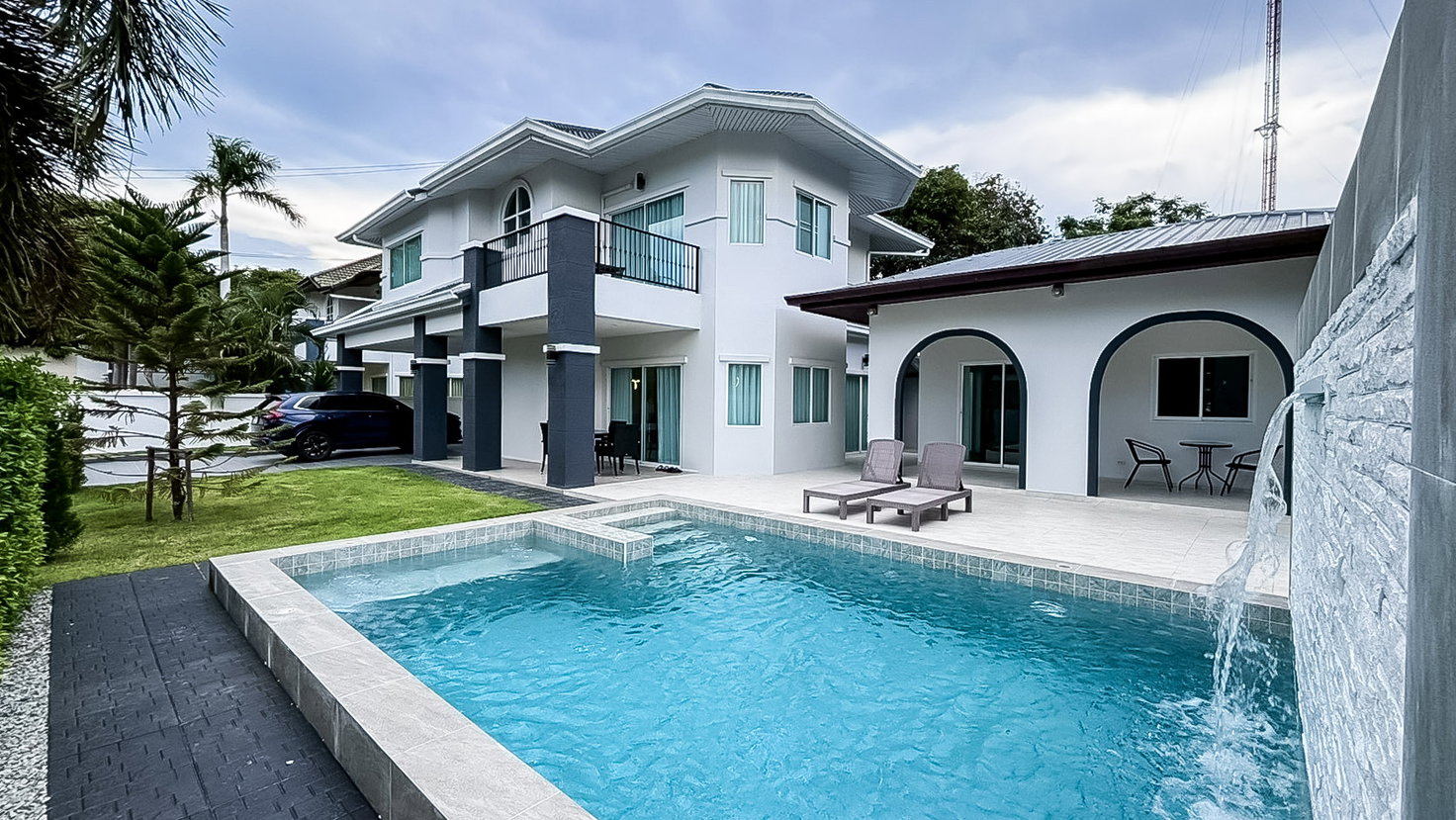 picture Luxury Renovated Pool Villa for Rent East Pattaya - 1/22