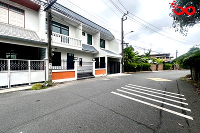 ทาวน์โฮม ถนนประเสริฐมนูกิจ : ขายทาวน์เฮาส์ 2 ชั้น 24 ตร.ว. หลังริม ซอยนวมินทร์ 129 ถนนนวมินทร์ บ้านสวย พร้อมเข้าอยู่