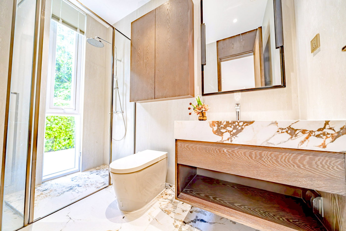 รูป Huay Yai East Pattaya Luxury 3 Storey Villa for Sale - รูปที่ 24/30