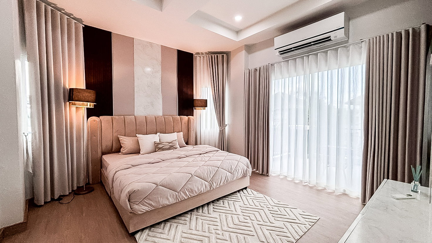 picture Luxury Renovated Pool Villa for Rent East Pattaya - 10/22