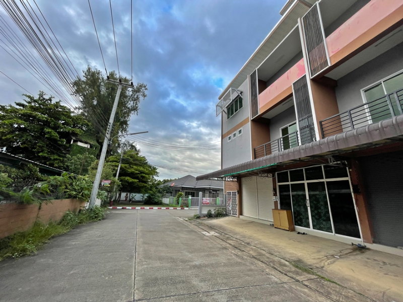 รูป AL-4-0653|อาคารพาณิชย์ 3 ชั้น เปี่ยมสุข พลาซ่า  ซอยบ่อสร้าง 1 ต. ต้นเปา อ.สันกำแพง จ.เชียงใหม่  (ราคา⚡ 1,800,000 บาท ⚡) - รูปที่ 3/13