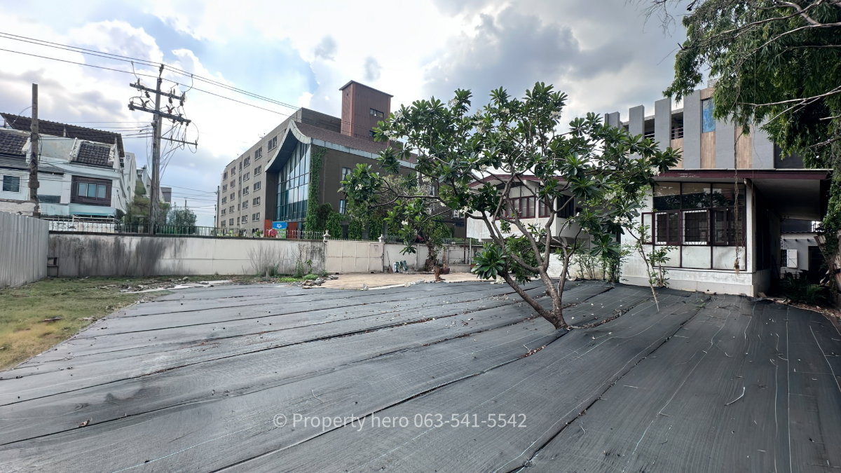 picture House for Rent + Large Land Plot in the Heart of Inthamara 67,000 THB/month - 34/36