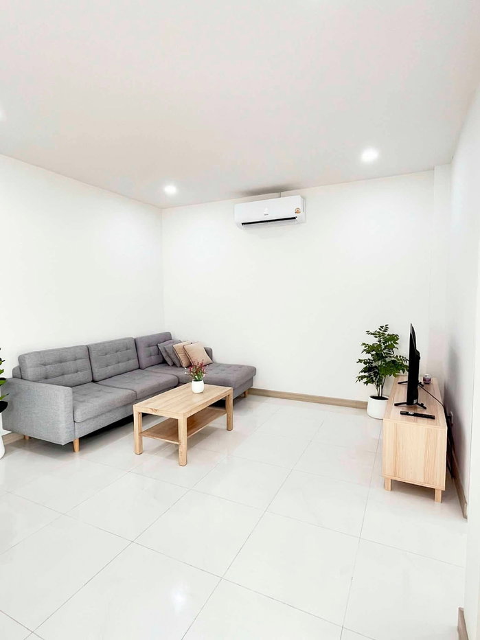 รูป บ้านเช่าสไตล์มินิมอล นอร์ดิก ทำเลหางดง พื้นที่ใช้สอย 90 ตร.ม.   2 ห้องนอน  - รูปที่ 5/15