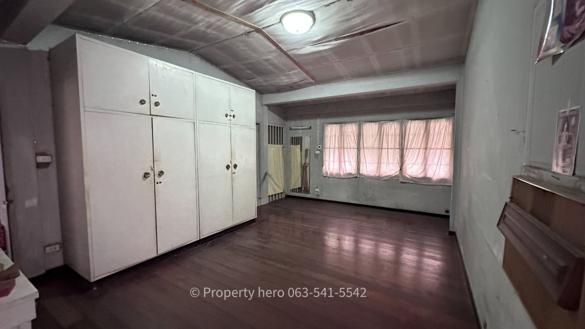 picture House for Rent + Large Land Plot in the Heart of Inthamara 67,000 THB/month - 12/36