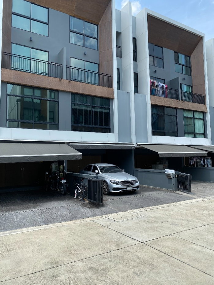 picture Luxury 3.5-Storey Townhome for Sale – Arden Rama 3 with TESLA EV Charger - 3/13