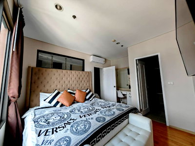 Condos for sale : P-149764 — Sale with Tenant: Villa Asoke Duplex Condo 37th-38th Floor 2 Beds 2 Baths City View Near MRT Phetchaburi. 085-592-2897 Line: @easythaihome
