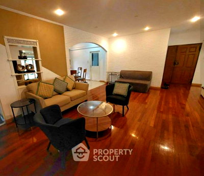 Condos for rent : Pet-Friendly 3-BR 170 Sqm Condo At Siam Penthouse 2, 400m To MRT Lumphini (ID 2961068)