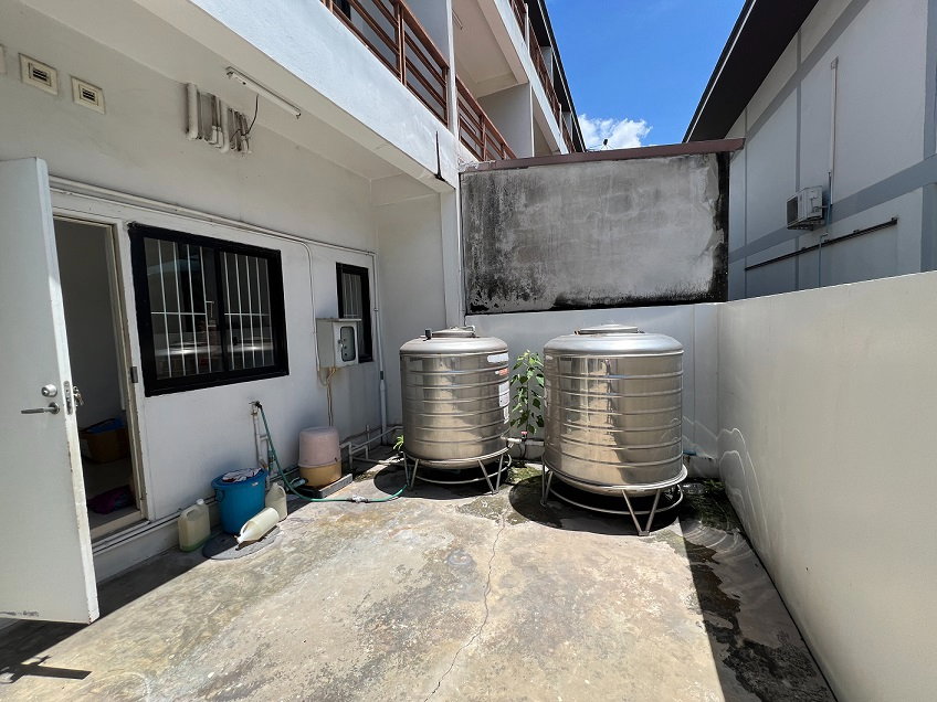 รูป อาคารพาณิชย์ตั้งอยู่หมู่ 3 หมู่บ้านเดอะ วัน วิลเลจ ติดถนนสายชลบุรี-บ้านเก่า-พานทอง ตำบลบ้านเก่า อำเภอพานทอง จังหวัดชลบุรี (31262-0001) ธนกฤษ - รูปที่ 4/11