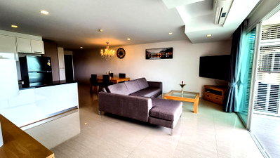 ขายคอนโด : Elegance Cosy Beach 2 Bedroom Condo for Sale Pratumnak Hill