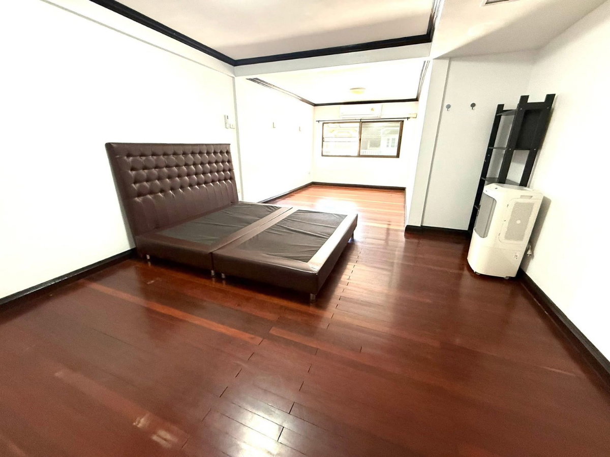 รูป 🏡 บ้านเช่าพร้อมอยู่! ทาวน์โฮม 2 ชั้น รามคำแหง 123 3 ห้องนอน 2 ห้องน้ำ บ้านหลังใหญ่ พื้นที่ใช้สอยเยอะ 📍 ซอยรามคำแหง 123 ทำเลดี เดินทางสะดวก  - รูปที่ 4/6