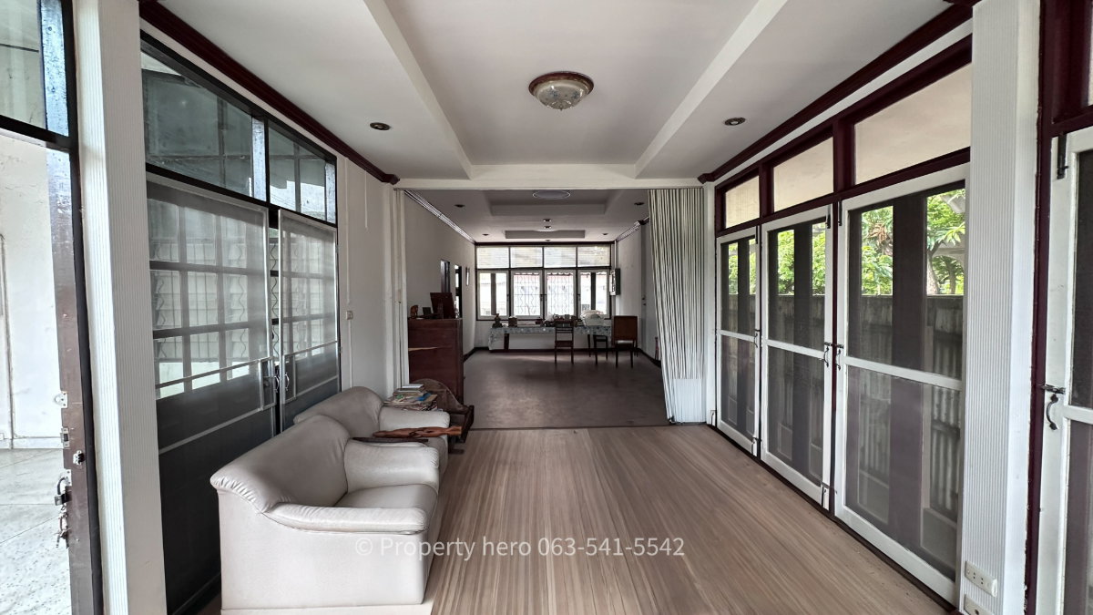 picture House for Rent + Large Land Plot in the Heart of Inthamara 67,000 THB/month - 24/36