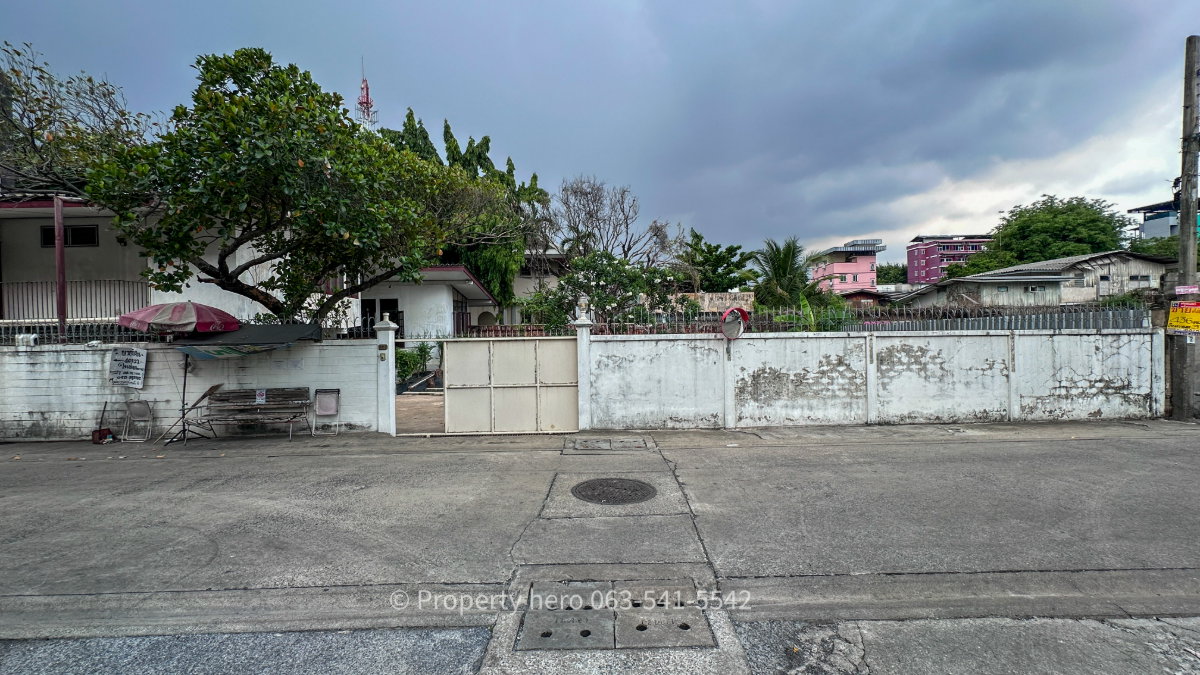 picture House for Rent + Large Land Plot in the Heart of Inthamara 67,000 THB/month - 21/36