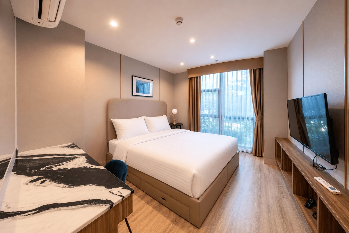 picture Best-Value 2BR Corner Condo in Ekkamai, 30.89% Below Market - U6151816 - 3/15