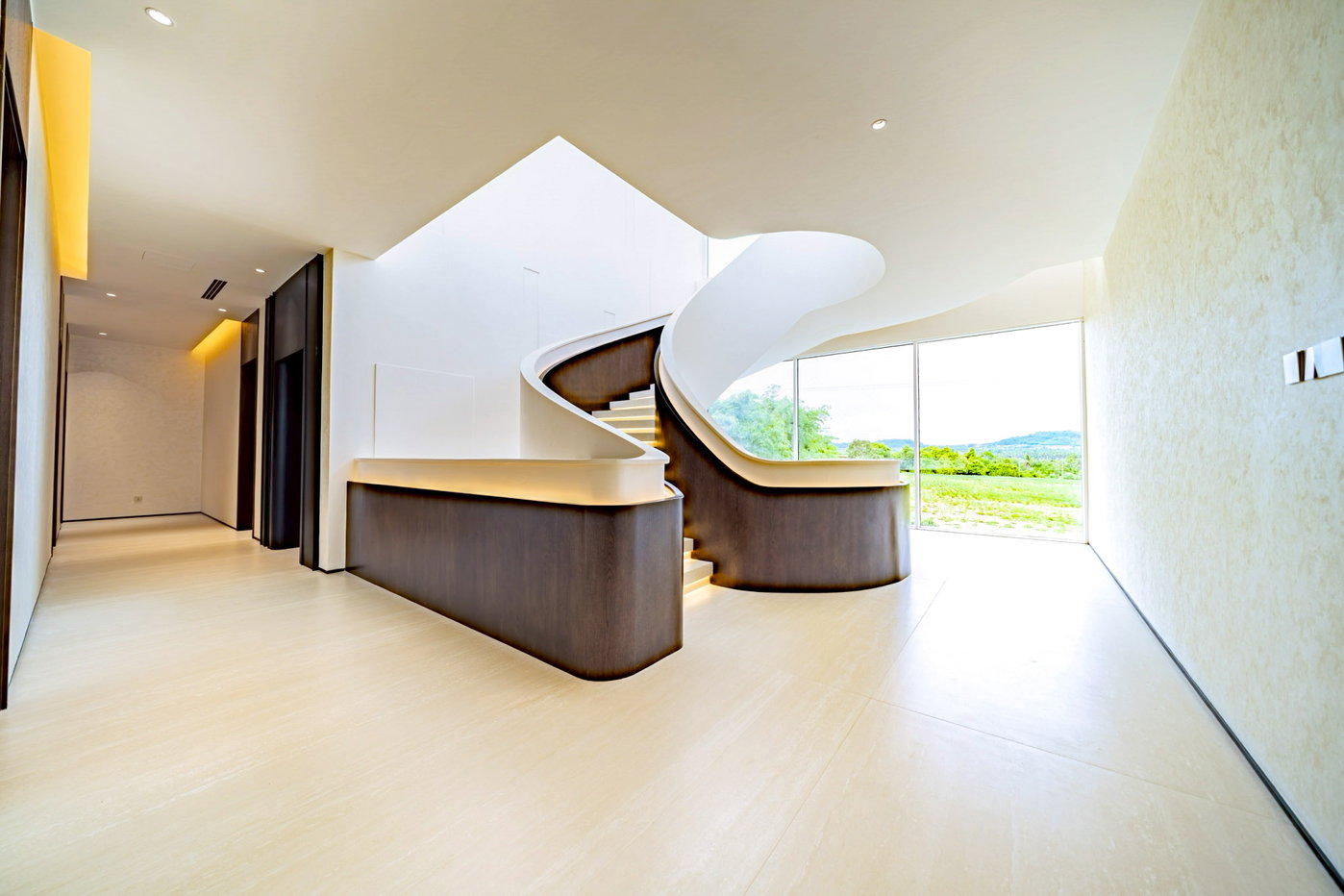 รูป Huay Yai East Pattaya Luxury 3 Storey Villa for Sale - รูปที่ 11/30