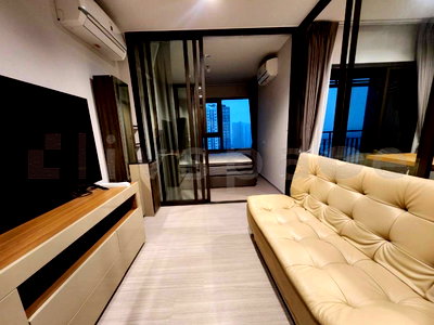 Condos for rent : ▚ LJ191ツ FOR RENT: Life Sathorn Sierra ✨ 1BR 35sqm. Fully Furnished, Stunning Pool & Skytrain View, Move-in Ready
