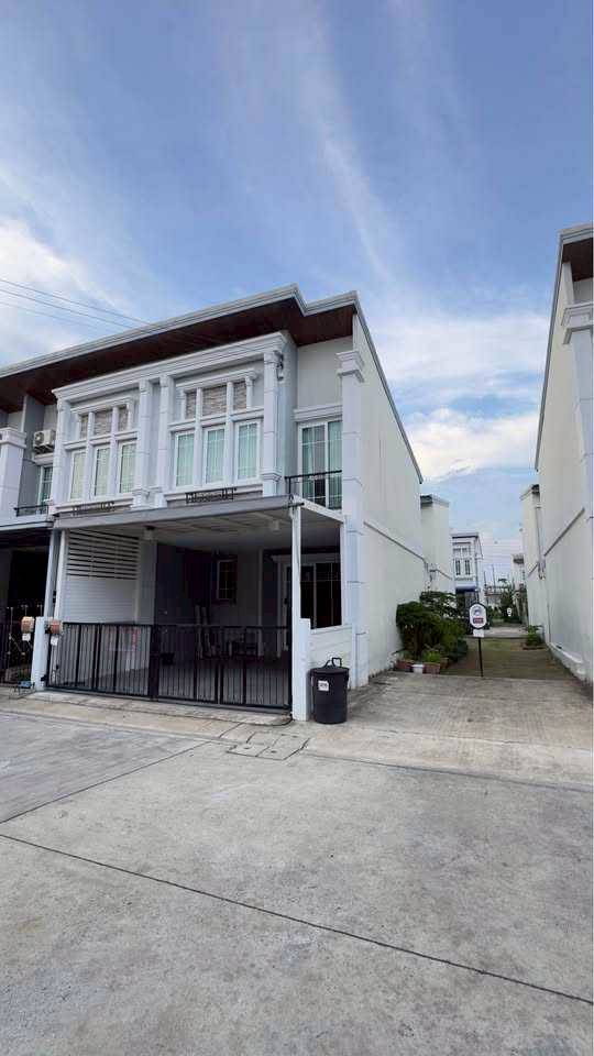 Townhouses for rent : R3046 Townhome For Rent Golden Town Sukhumvit Bearing Station