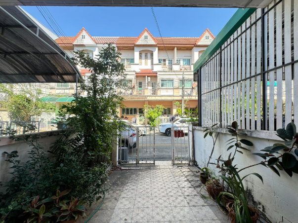 รูป 🏡 ขายถูกที่สุดในโครงการ! บ้าน 3 ชั้น 174 ตร.ม. 4 ห้องนอน เพียง 3.1 ล้าน ทำเลนวมินทร์ - รูปที่ 2/17