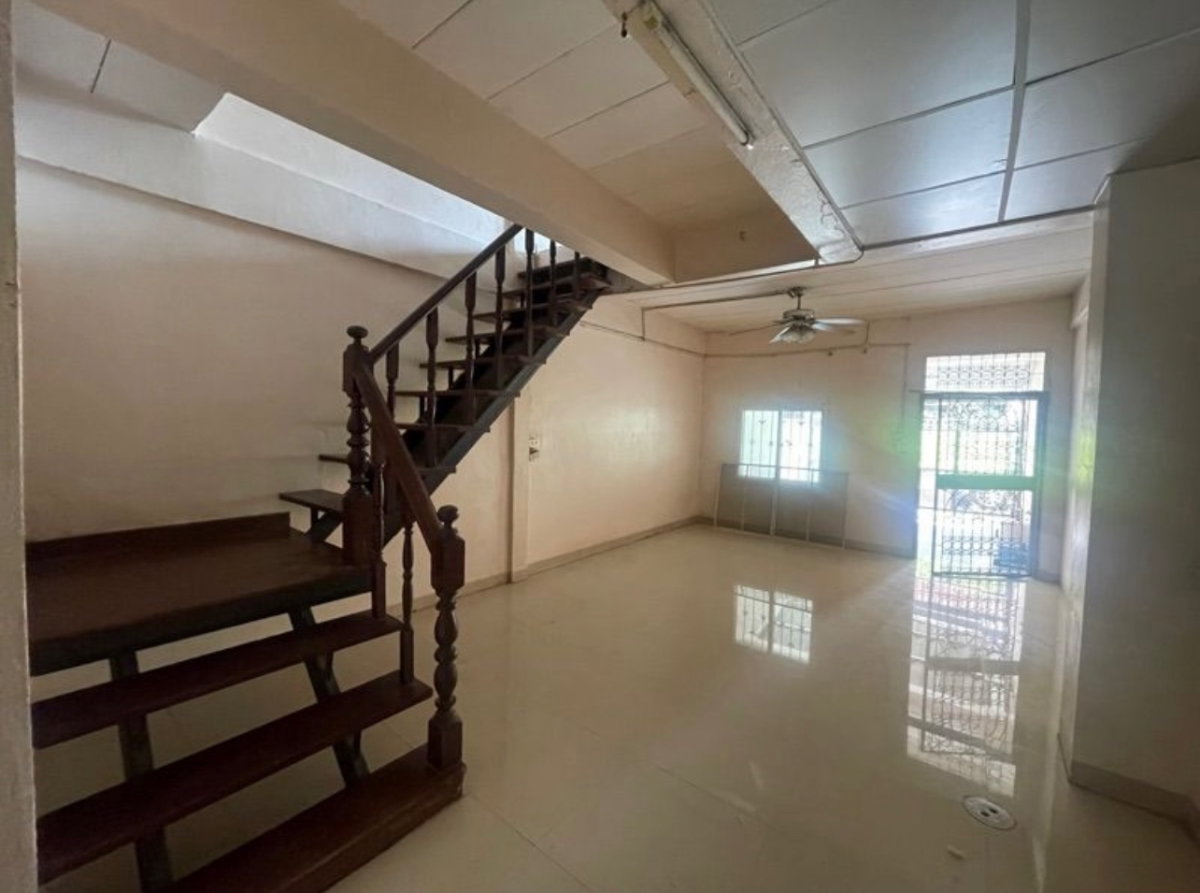 รูป ทาวน์เฮ้าส์ หมู่บ้านรุ่งเรืองเฮ้าส์  พหลโยธิน 54 ขายต่ำกว่าราคาตลาด (17.9 ตร.วา 2 นอน 2 น้ำ) - รูปที่ 3/10