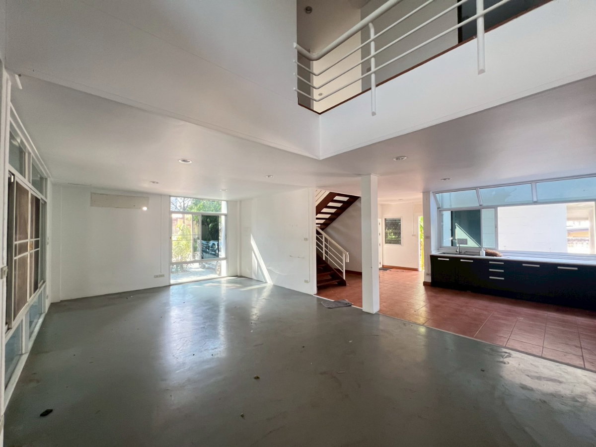 รูป WS7648 🏡✨ ให้เช่าบ้านเดี่ยวใจกลางทองหล่อ (หลังตลาดอินดี้) เหมาะทำร้านอาหาร พื้นที่เยอะ เช่าเพียง 220,000 บาท/เดือน - รูปที่ 2/12