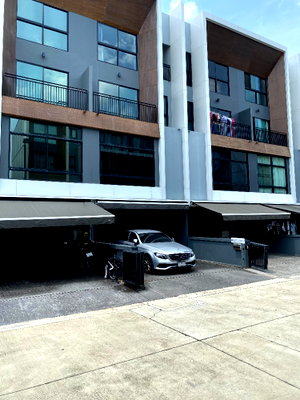 Townhouses for sale Rama 3 Road : Luxury 3.5-Storey Townhome for Sale – Arden Rama 3 with TESLA EV Charger