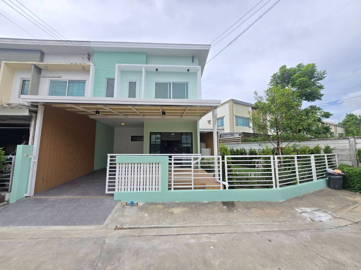 รูป เดอะคอนเนค ทางด่วนวัชรพล (The Connect Watcharaphon Express Way) ทาวน์เฮ้าส์ ตกแต่งรีโนเวทใหม่ ทำเลดี หลังมุมใน กว้างขวาง จัดสวนสวยน่ารัก ราคาคุ้ม - รูปที่ 1/40