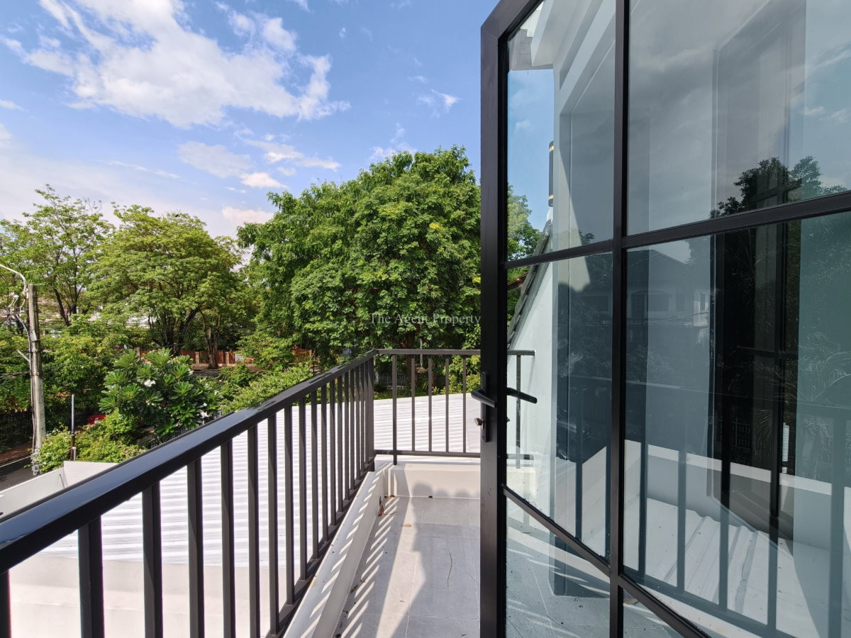 รูป ขายบ้านรีโนเวทใหม่ ลดาวัลย์ ปิ่นเกล้า-บรมราชชนนี หลังริม เนื้อที่ 117 ตร.ว. 4 นอน 4 น้ำ ลดทันที 3 ล้าน เหลือ 9.9 ล้าน - รูปที่ 33/55