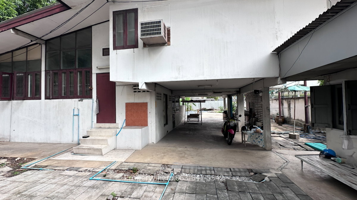 picture House for Rent + Large Land Plot in the Heart of Inthamara 67,000 THB/month - 30/36
