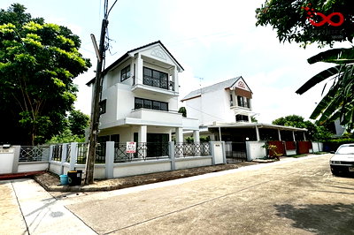 บ้านแฝด วิทยาลัยพยาบาลบรมราชชนนีนพรัตน์วชิระ : ขายบ้านเดี่ยว 3 ชั้น ถนนรามอินทรา - พระยาสุเรนทร์ 30 บ้านสวย หลังมุม ใกล้รถไฟฟ้าสายสีชมพู 