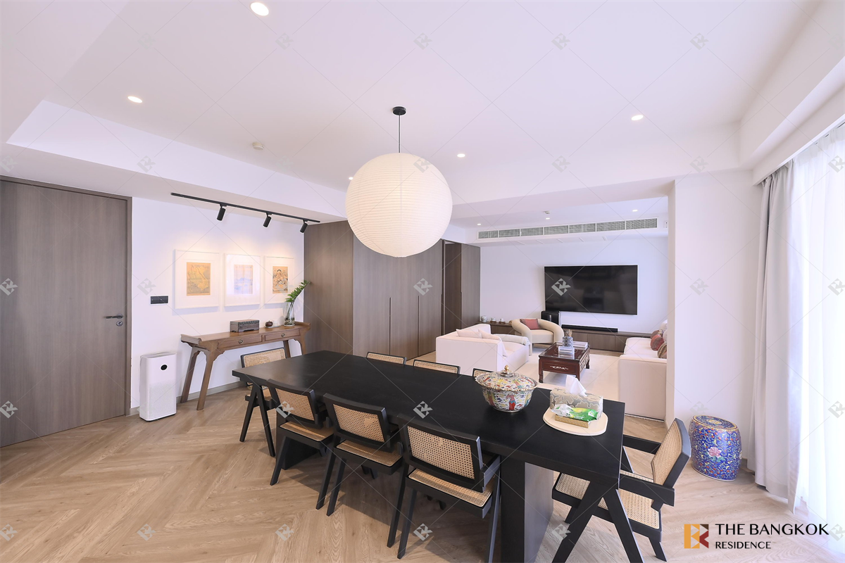 picture Newton Tower Condominium near BTS Nana - 5/10
