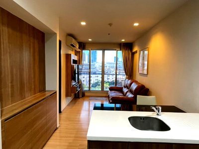 คอนโดให้เช่า : (เจ้าของปล่อยเอง) ให้เช่าคอนโด Rhythm Sathorn ห้องสวย ราคาคุ้ม ใจกลางสาทร ใกล้ BTS สะพานตากสิน !!! พร้อมอยู่