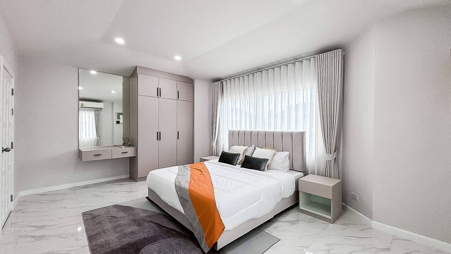 picture Luxury Renovated Pool Villa for Rent East Pattaya - 13/22