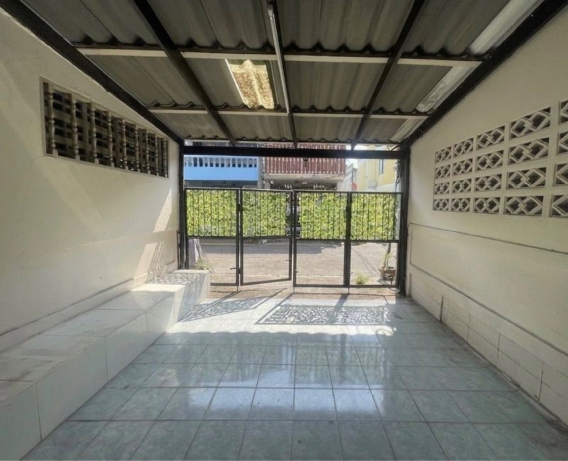 รูป ทาวน์เฮ้าส์ หมู่บ้านรุ่งเรืองเฮ้าส์  พหลโยธิน 54 ขายต่ำกว่าราคาตลาด (17.9 ตร.วา 2 นอน 2 น้ำ) - รูปที่ 2/10
