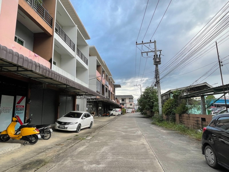 รูป AL-4-0653|อาคารพาณิชย์ 3 ชั้น เปี่ยมสุข พลาซ่า  ซอยบ่อสร้าง 1 ต. ต้นเปา อ.สันกำแพง จ.เชียงใหม่  (ราคา⚡ 1,800,000 บาท ⚡) - รูปที่ 2/13
