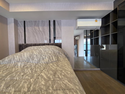 Park Origin Chula Samyan【𝐑𝐄𝐍𝐓】🔥Solid built-in furniture, warm tones mixed with a cool touch, perfect in every corner!🔥 Contact Line ID: @hacondo